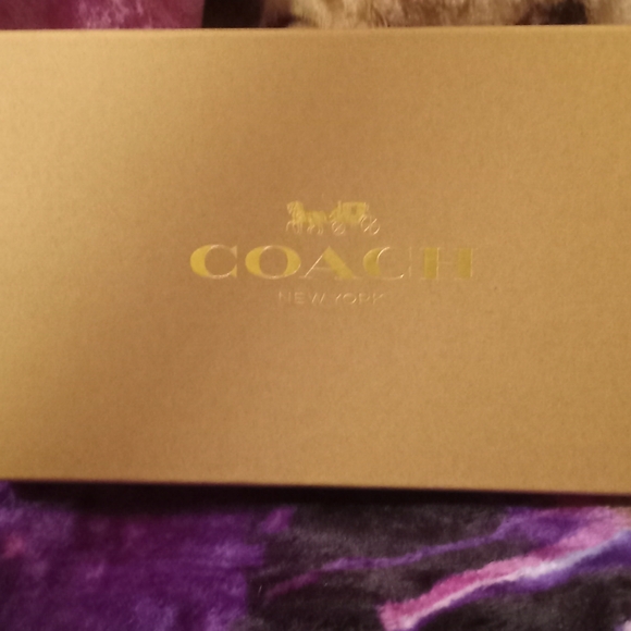 Coach Black Embossed Signature C Leather Wristlet 2 Charms NWT - Picture 2 of 9